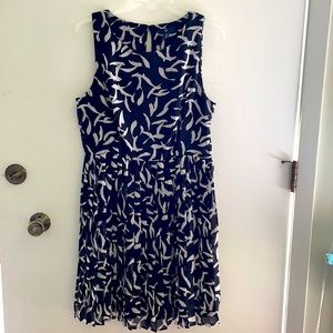 Gap blk wht sleeveless pleated kneelength dress 10